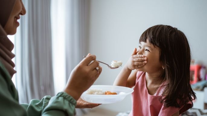 how to I get my child eat without phone